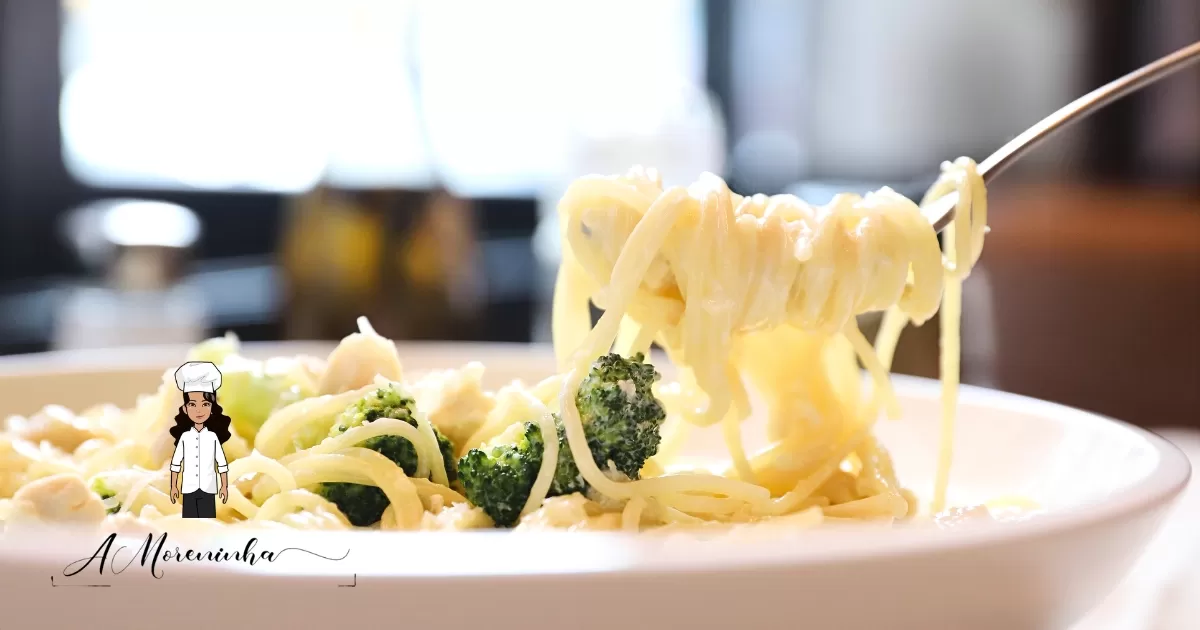 Receita de Macarrão ao Molho Branco com Brocolis 